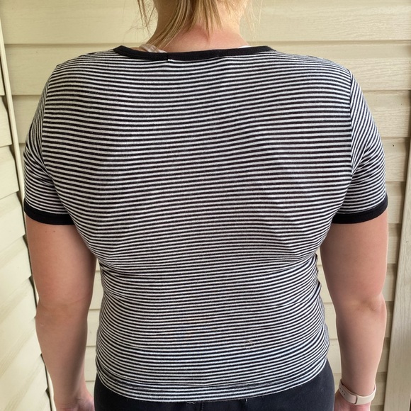 BRANDY MELVILLE - Black and White Stripped T-shirt - Picture 2 of 2